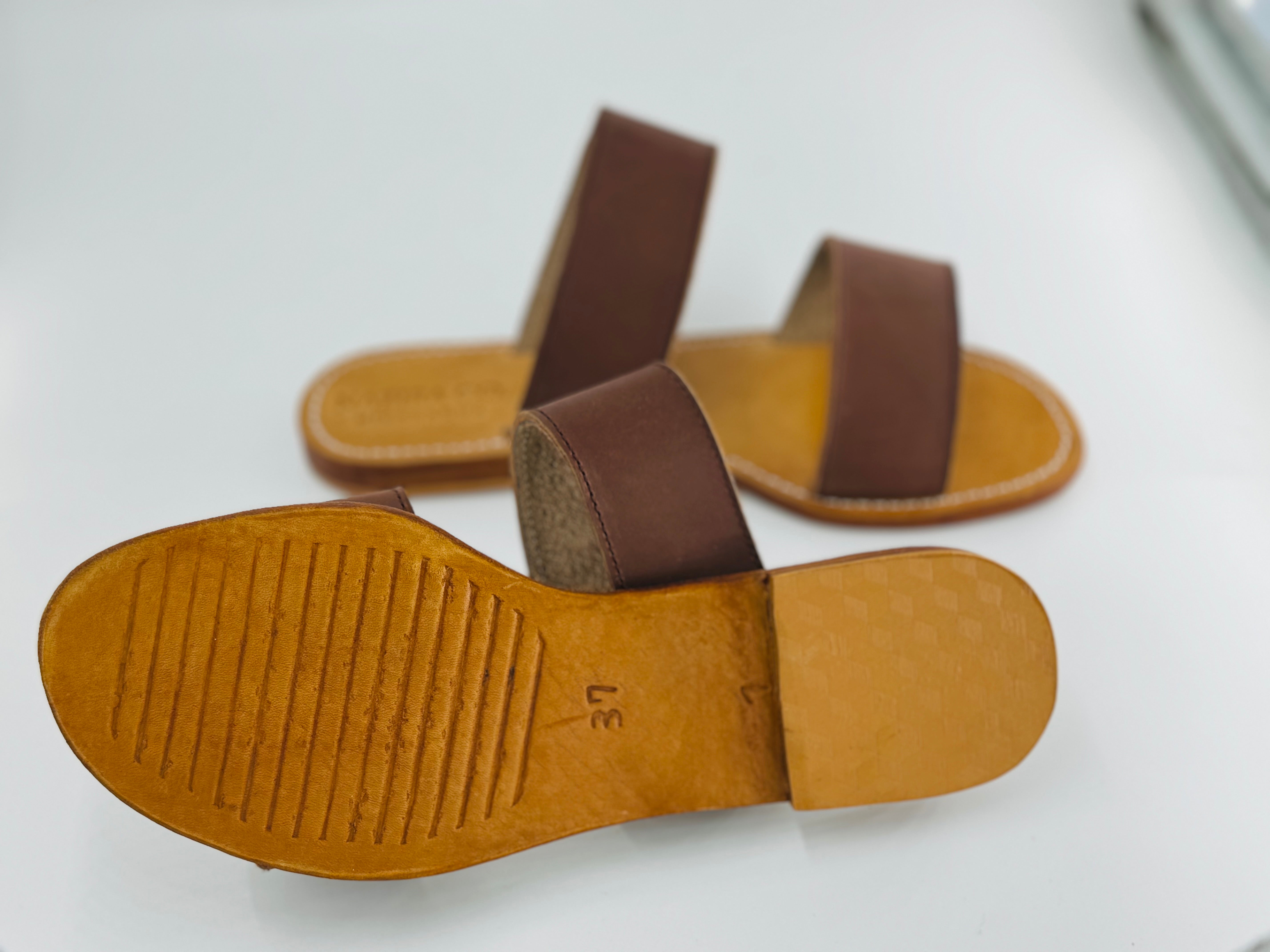 Flat leather sandal