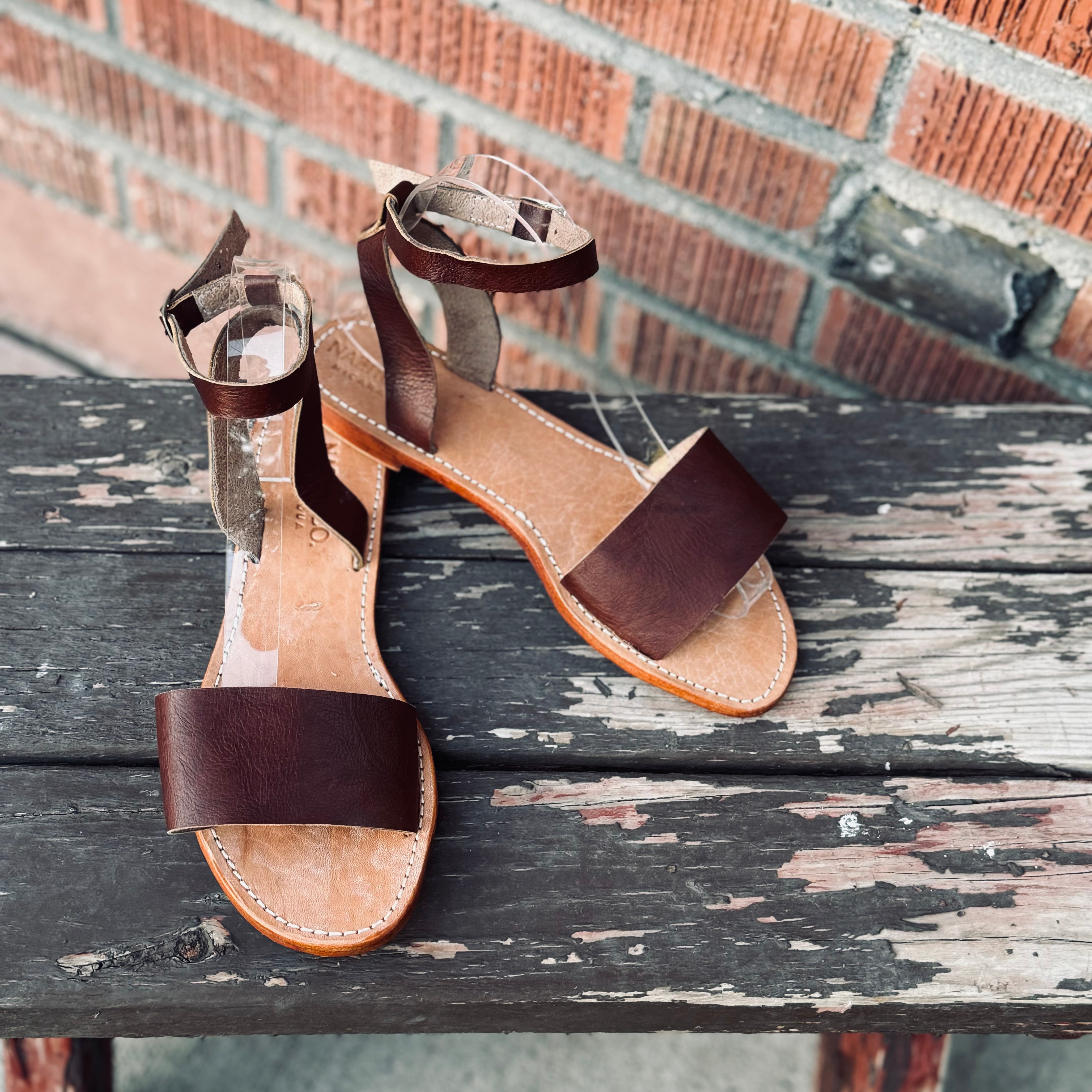 Leather sandals with ankle strap