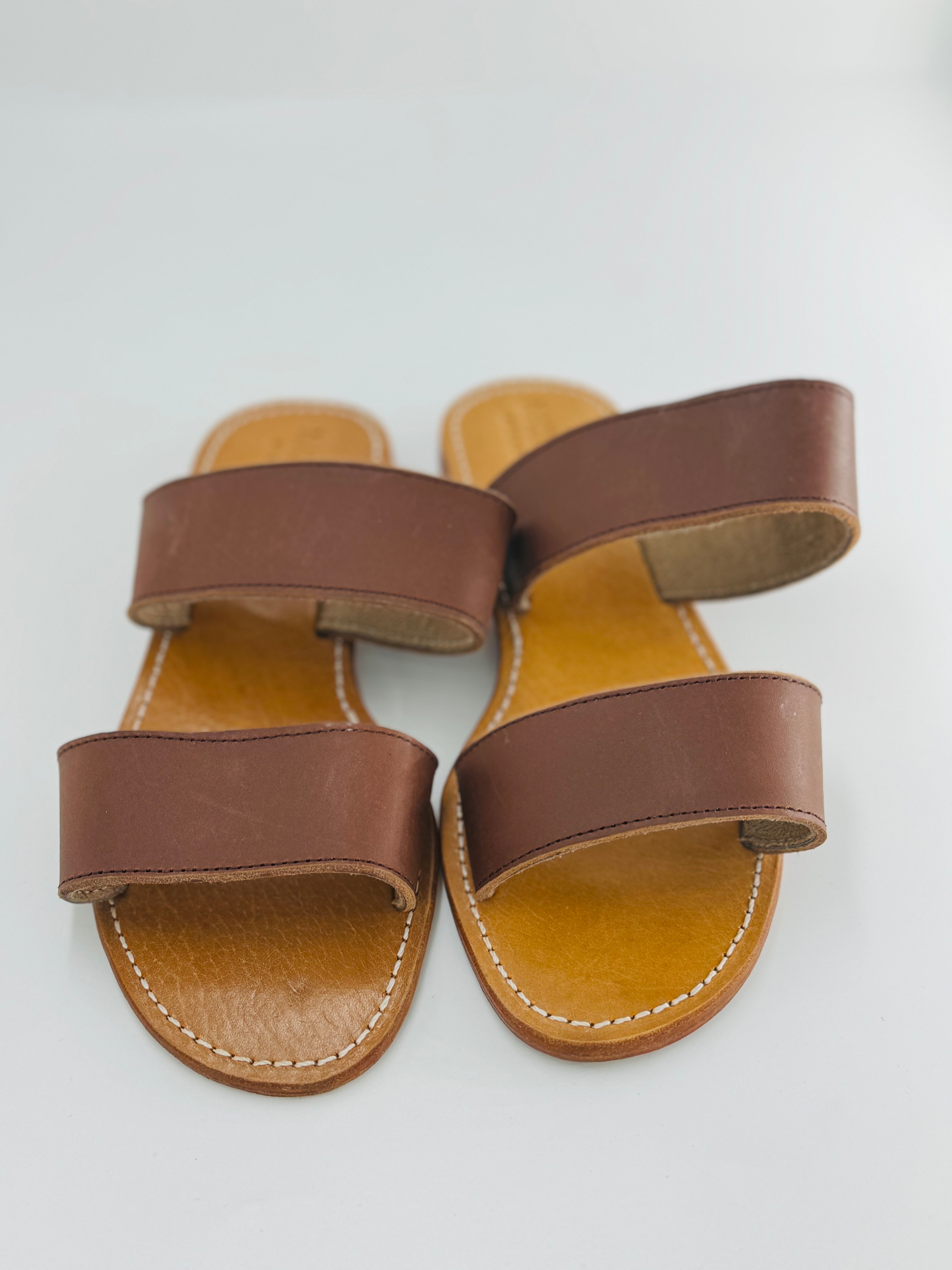 Flat leather sandal